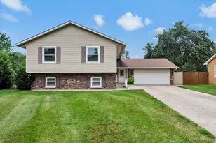 27 Spring Valley Ln, Streamwood, IL 60107 - Photo 1