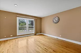 27 Spring Valley Ln, Streamwood, IL 60107 - Photo 4