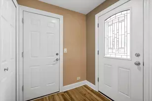 27 Spring Valley Ln, Streamwood, IL 60107 - Photo 2