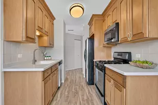 815 Leicester Rd, Elk Grove Village, IL 60007 - Photo 12