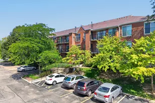 815 Leicester Rd, Elk Grove Village, IL 60007 - Photo 2