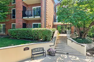 815 Leicester Rd, Elk Grove Village, IL 60007 - Photo 1