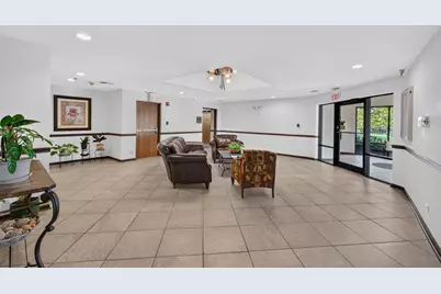 815 Leicester Road #320A, Elk Grove Village, IL 60007 - Photo 4