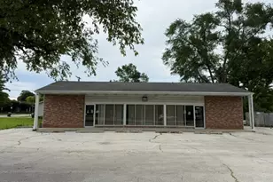 1305 N Fairfield Rd, Round Lake Beach, IL 60073 - Photo 1