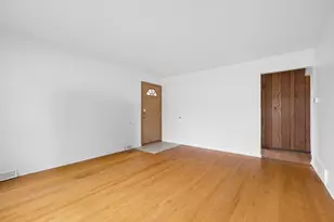 198 W Normandy Dr, Chicago Heights, IL 60411 - Photo 4