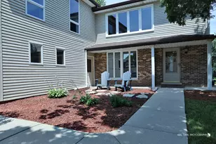 1000 E Ardyce Ln, Mount Prospect, IL 60056 - Photo 2
