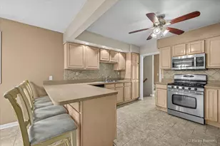 132 Scott Dr, East Dundee, IL 60118 - Photo 8