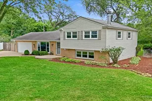 132 Scott Dr, East Dundee, IL 60118 - Photo 2