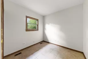 8 Keystone Ct, Bolingbrook, IL 60440 - Photo 12