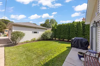 2353 Hainsworth Avenue, North Riverside, IL 60546 - Photo 18