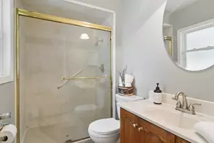 574 Bristol Ln, Elk Grove Village, IL 60007 - Photo 18