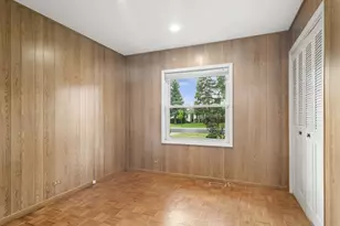 574 Bristol Ln, Elk Grove Village, IL 60007 - Photo 14