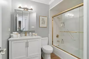574 Bristol Ln, Elk Grove Village, IL 60007 - Photo 14