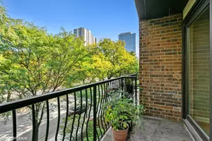 1330 N La Salle Dr, Chicago, IL 60610 - Photo 2