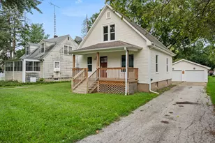 725 N 11th St, Dekalb, IL 60115 - Photo 2