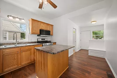 725 N 11th Street, Dekalb, IL 60115 - Photo 6