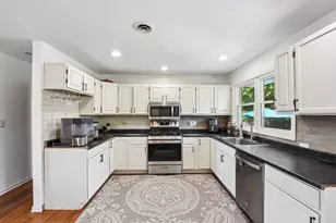 841 Bloomingdale Rd, Glen Ellyn, IL 60137 - Photo 10