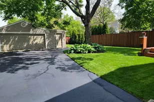 229 Fuller Rd, Hinsdale, IL 60521 - Photo 28