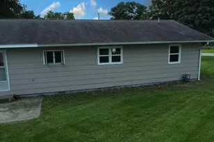 202 N Madison St, Watseka, IL 60970 - Photo 6