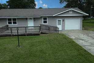 202 N Madison St, Watseka, IL 60970 - Photo 2