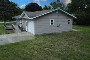 202 N Madison St, Watseka, IL 60970 - Photo 4