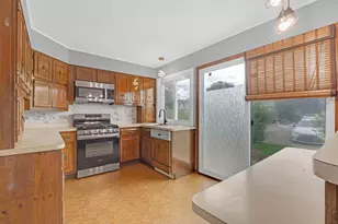414 Gainsborough Ct, Bolingbrook, IL 60440 - Photo 2