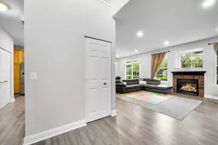 2451 Stonegate Rd, Algonquin, IL 60102 - Photo 4
