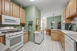 228 Charlotte Pl, Cary, IL 60013 - Photo 10