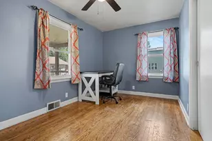 558 10th St, Lincoln, IL 62656 - Photo 18