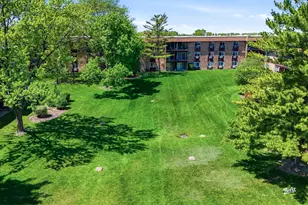 720 Hill Dr, Hoffman Estates, IL 60169 - Photo 4