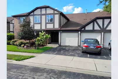 218 Brookside Lane #B, Willowbrook, IL 60527 - Photo 2
