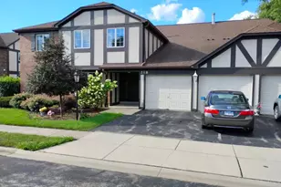 218 Brookside Ln, Willowbrook, IL 60527 - Photo 2