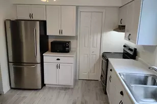 218 Brookside Ln, Willowbrook, IL 60527 - Photo 8