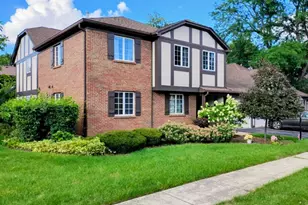 218 Brookside Ln, Willowbrook, IL 60527 - Photo 1