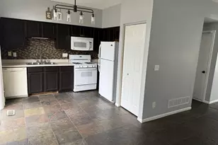 384 Reston Cir, Romeoville, IL 60446 - Photo 8