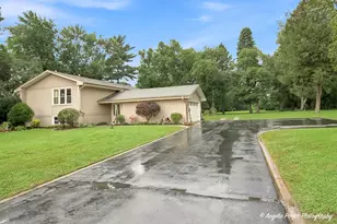 2211 Lamb Rd, Woodstock, IL 60098 - Photo 2