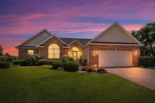 1426 Beach Ln, Sycamore, IL 60178 - Photo 1