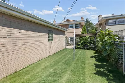 7624 Kilbourn Avenue, Skokie, IL 60076 - Photo 28