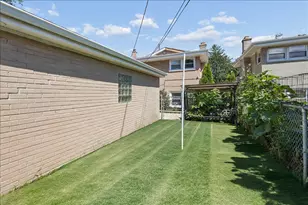 7624 Kilbourn Ave, Skokie, IL 60076 - Photo 28