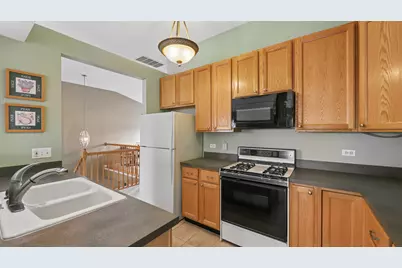 628 King Court #628, East Dundee, IL 60118 - Photo 8