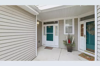 628 King Court #628, East Dundee, IL 60118 - Photo 2