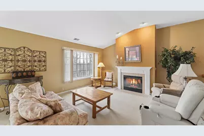 628 King Court #628, East Dundee, IL 60118 - Photo 4