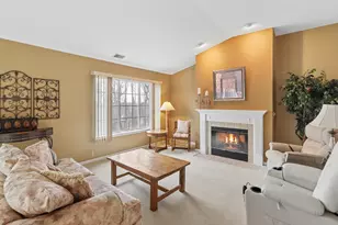 628 King Ct, East Dundee, IL 60118 - Photo 4