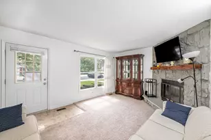 2110 Stanley Ct, Schaumburg, IL 60194 - Photo 2