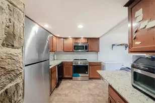 2110 Stanley Ct, Schaumburg, IL 60194 - Photo 8