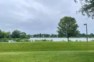 4 Parkside Ct, Vernon Hills, IL 60061 - Photo 16