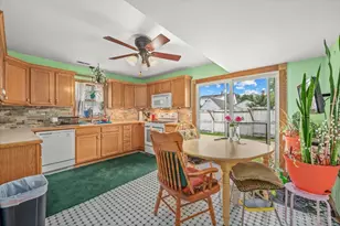 122 S Edison Ave, Elgin, IL 60123 - Photo 4