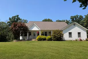 18205 Irvington Rd, Centralia, IL 62801 - Photo 2