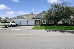 1391 Stratford Dr, Gurnee, IL 60031 - Photo 2