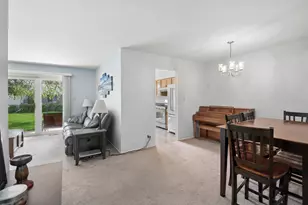1391 Stratford Dr, Gurnee, IL 60031 - Photo 6